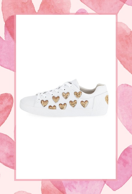 E-comm: Valentines Day Gifts Based on How Long You've Been Dating
